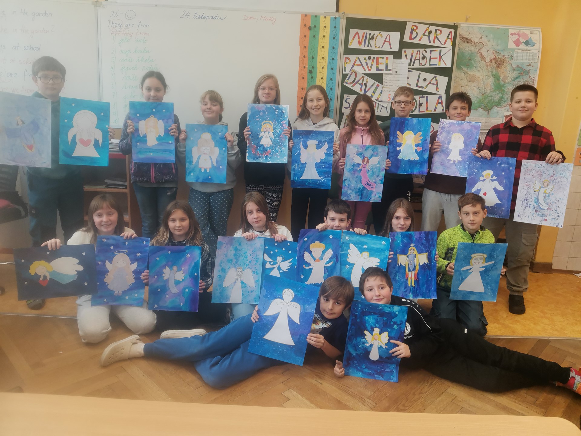 ANDĚLÉ, KTEŘÍ ROZDÁVAJÍ RADOST