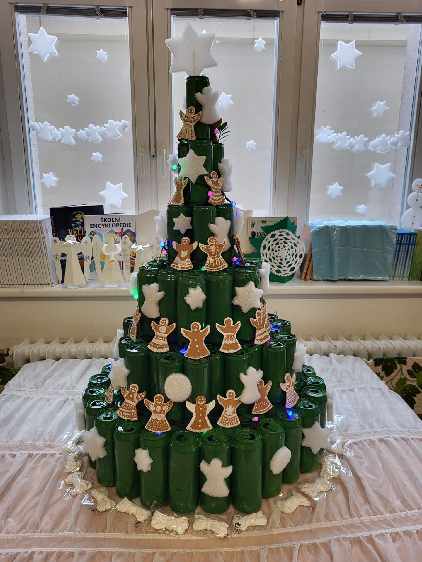 LEDOVÉ KRÁLOVSTVÍ A STROMEK Z PLECHOVEK