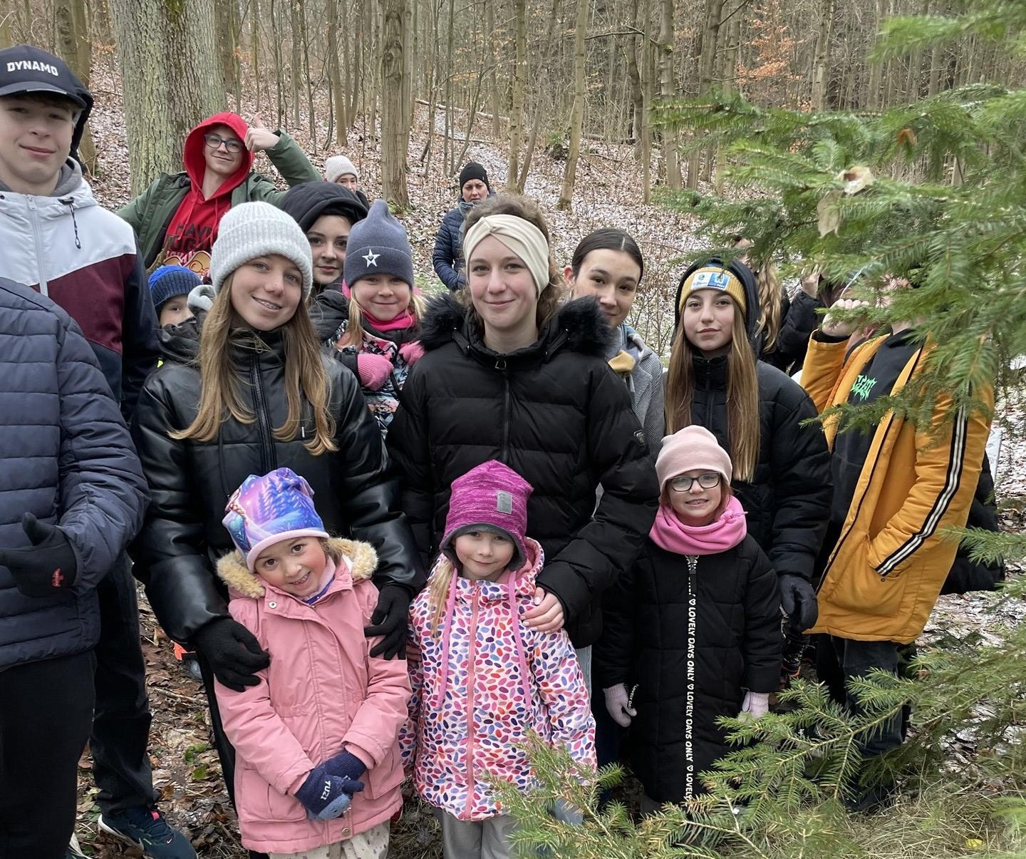Vánoce spojují napříč ročníky: vrstevnický program 1. D a 9. D
