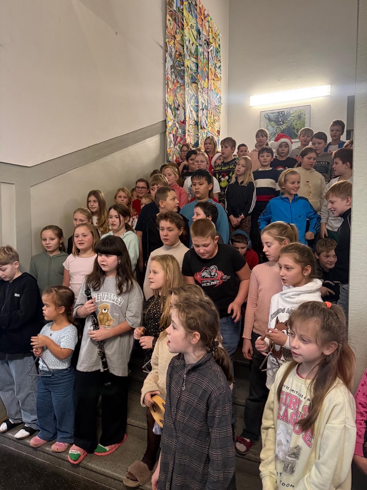 Vánoční zpívání na schodech