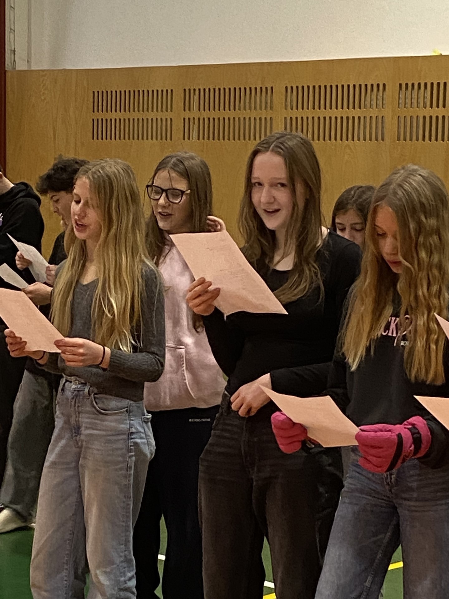 Vánoční zpívání v hale