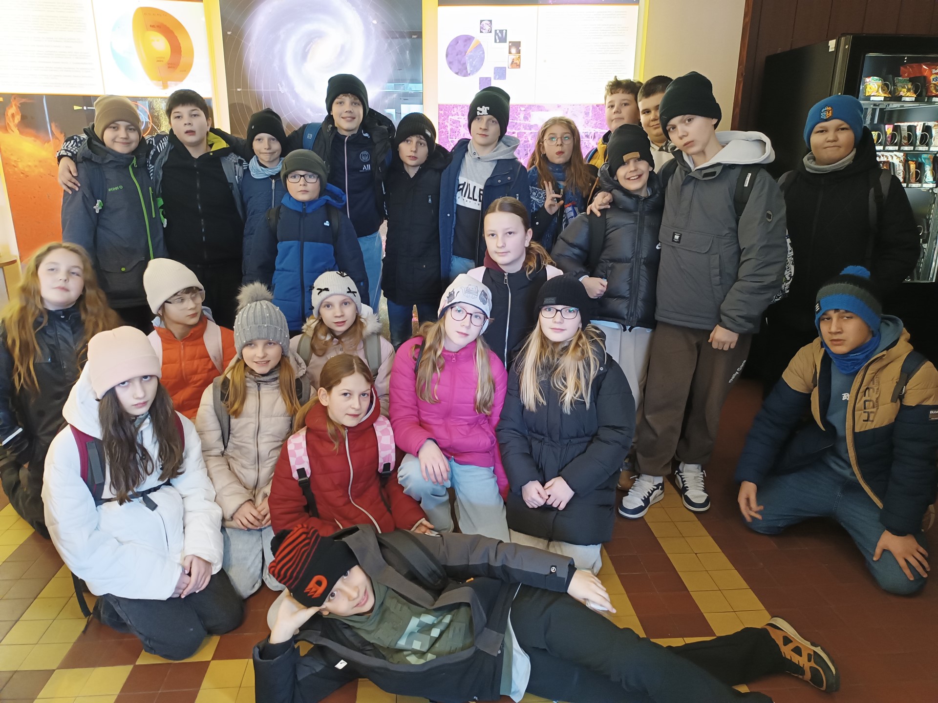 PŘÍRODOVĚDA V PLANETÁRIU – A PŘECE SE TOČÍ!