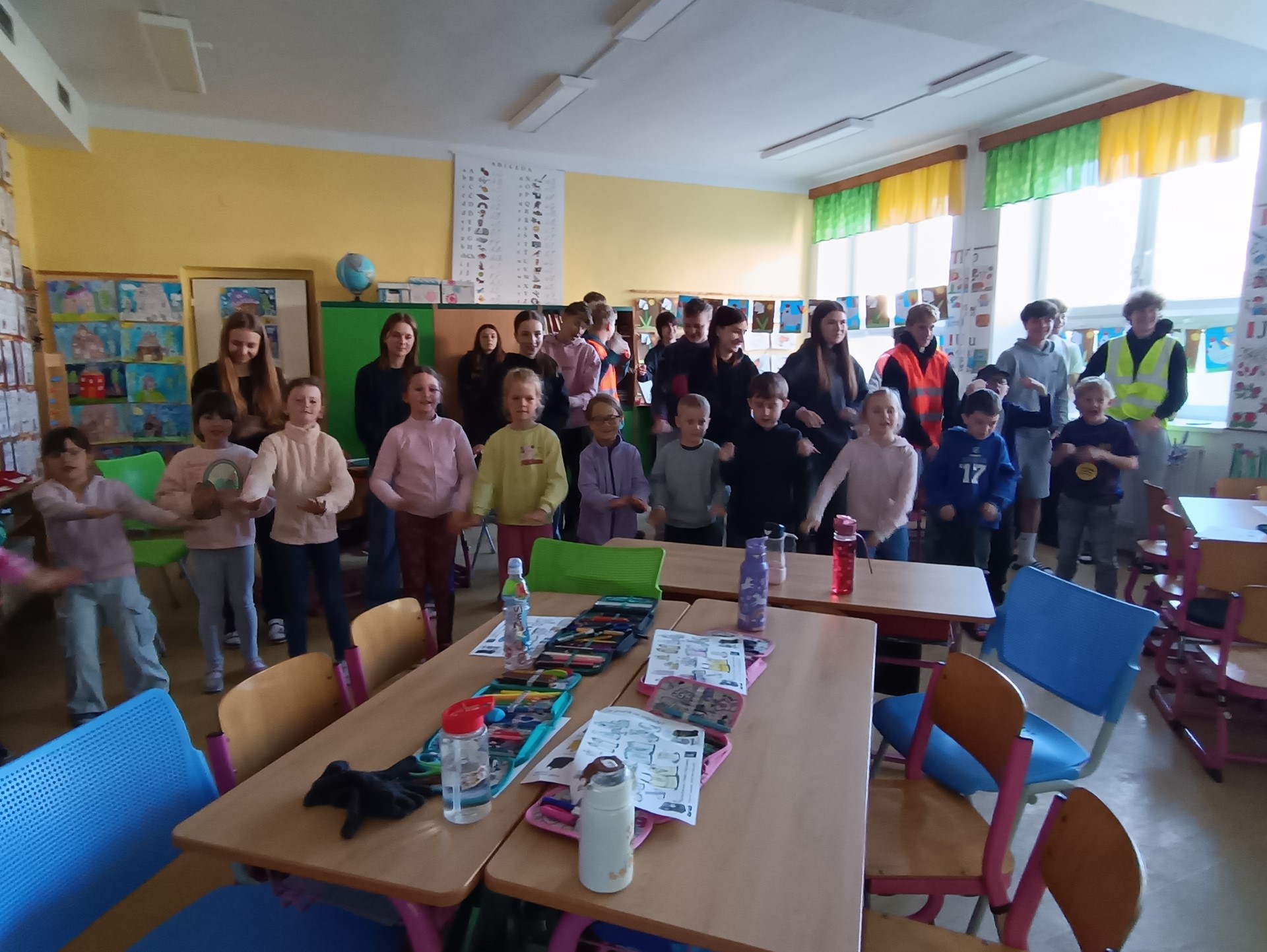 1.B + 9.B - Den Země spojuje malé i velké