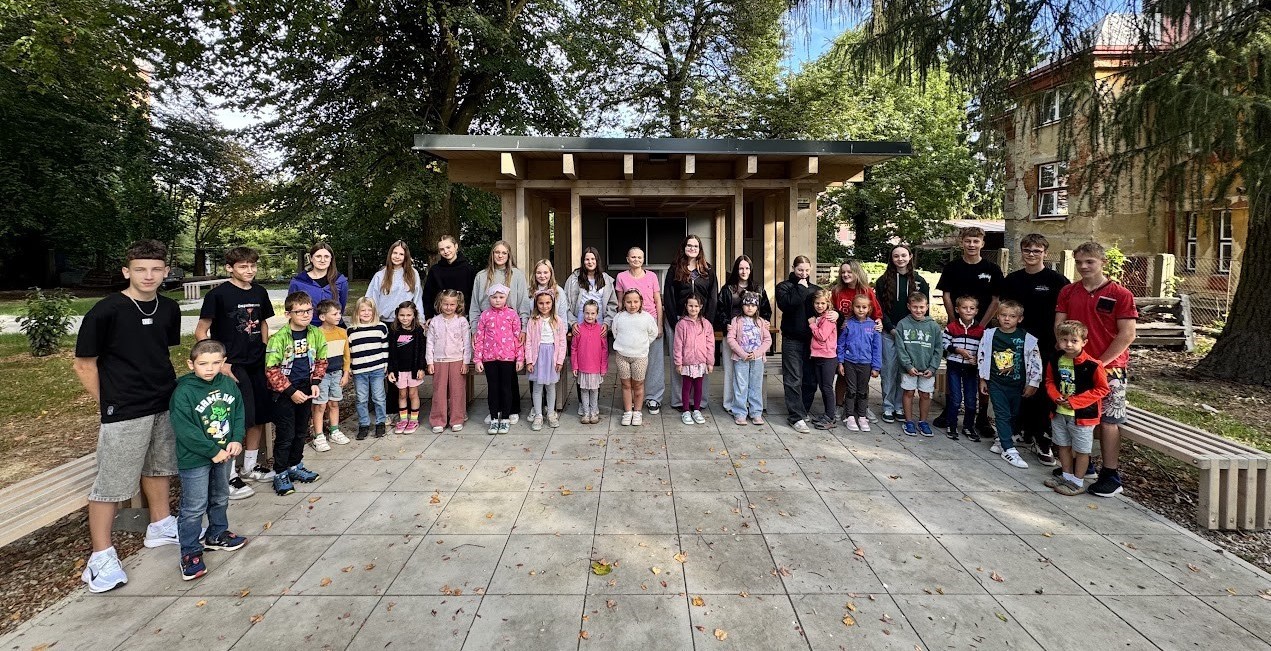 Deváťáci jako průvodci prvňáčků: Náš vrstevnický program